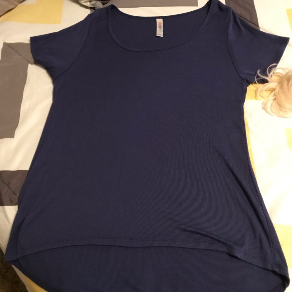 Lularoe medium classic tee